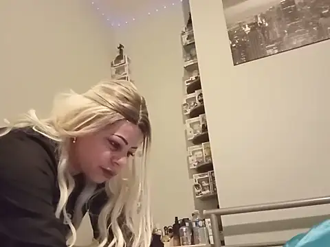 Show modela Sofialovee69 na web-kameri