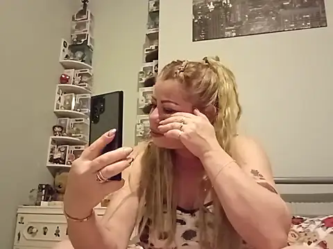 Sofialovee69 webcam show