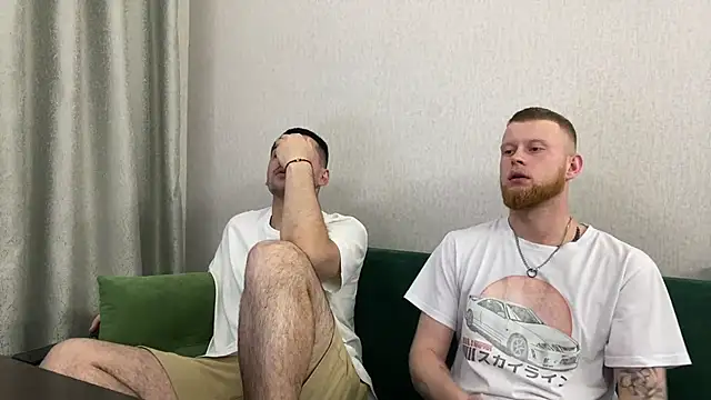 Adam_ice: διαδικτυακό σόου στην κάμερα