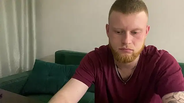 Adam_ice: διαδικτυακό σόου στην κάμερα