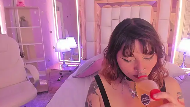 Goldentemptation_ Show in webcam