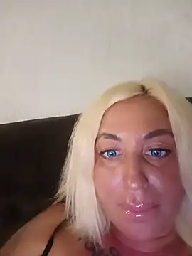 MiaMooly's Webcam Show