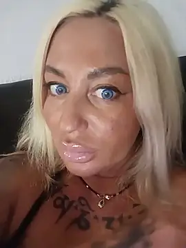MiaMooly's Live XXX Chat