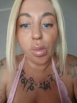 MiaMoolyn Webbikameraesitys