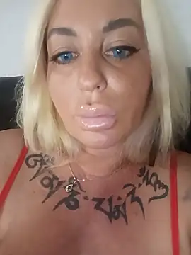 MiaMooly webcam show