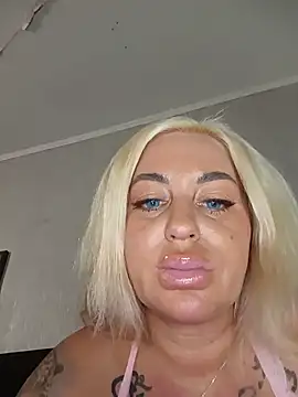 MiaMoolyn Webbikameraesitys