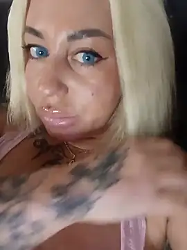 צ'אט XXX בשידור חי של MiaMooly