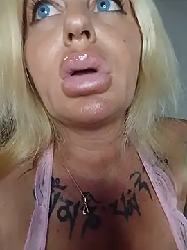 MiaMooly webcam show