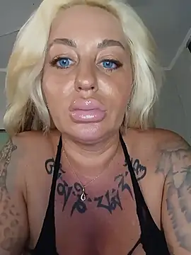 MiaMooly's Live XXX Chat