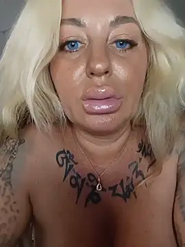 MiaMoolyn Webbikameraesitys