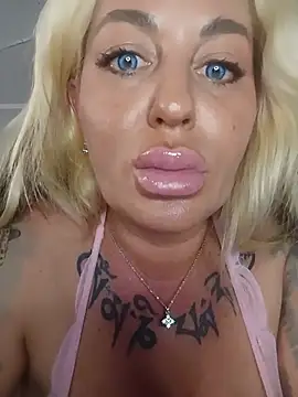 MiaMooly – webcam-show