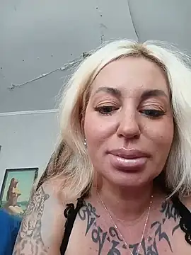 MiaMooly – webcam-show