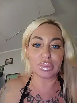 MiaMooly's Webcam Show