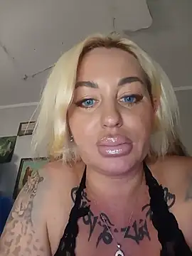 MiaMooly Chat XXX live