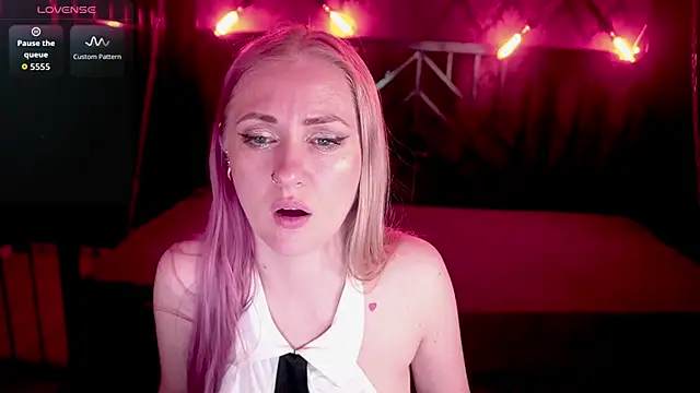 DramaQuenns élő XXX-chatje