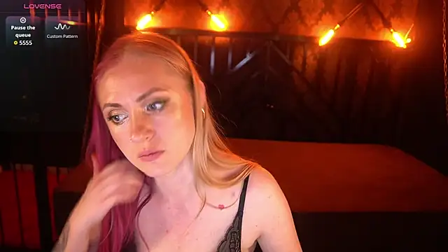 XXX chat uživo modela DramaQuenns