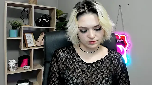 Show modela SweetLilyxo na web-kameri