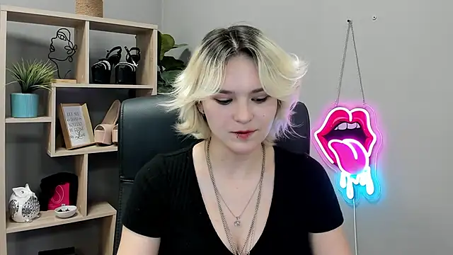 SweetLilyxo: διαδικτυακό σόου στην κάμερα