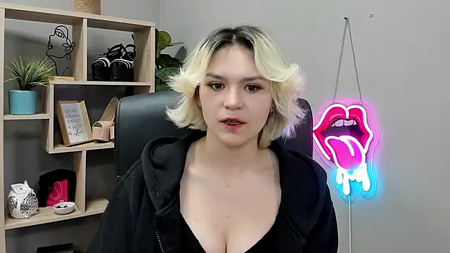 SweetLilyxo Show in webcam