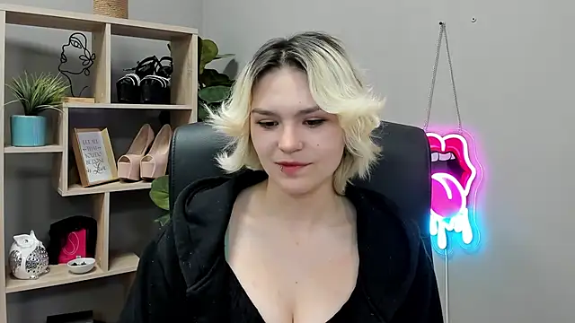 SweetLilyxo Show in webcam