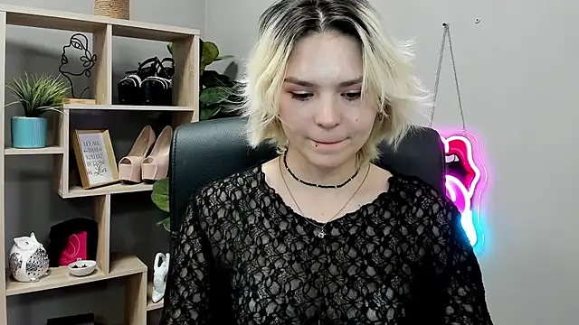 SweetLilyxo Show in webcam
