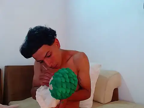 waner_thom Webcamshow