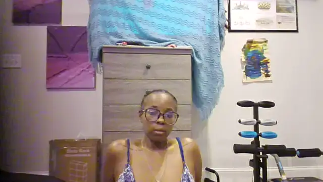 Kourtneyk Show in webcam