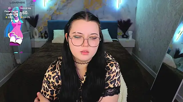 Kira_G0ld Adlı Modelin Canlı XXX Sohbeti