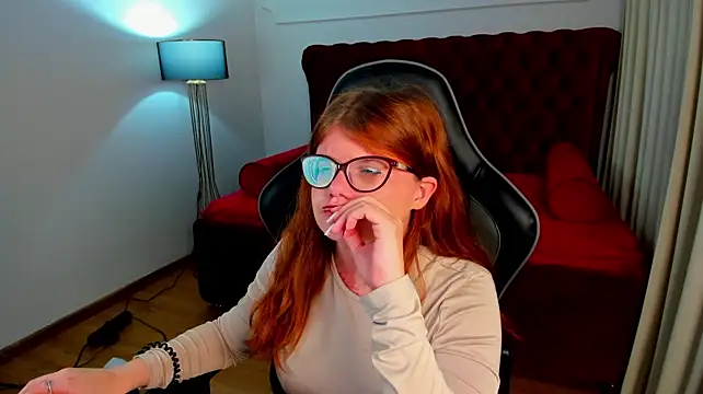 ChloeHalses Chat XXX live