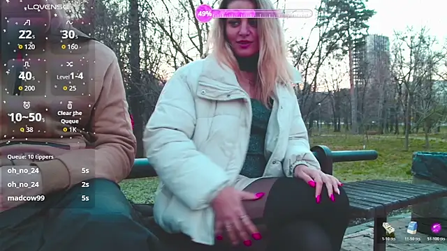 Sweetcoople28 Show in webcam