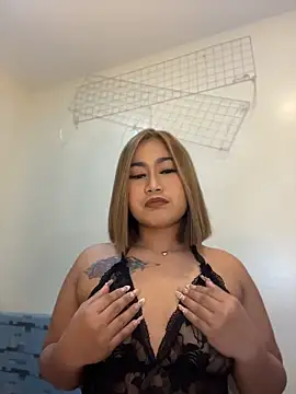 vien_pussy69's Webcam Show