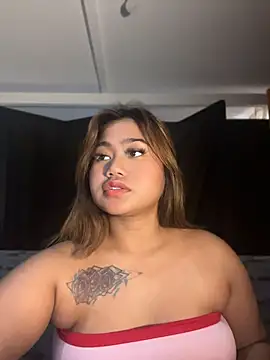 vien_pussy69's Webcam Show