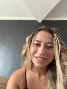 Yourfavblonde Adlı Modelin Canlı XXX Sohbeti