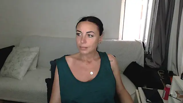 CloveLove's Live XXX Chat