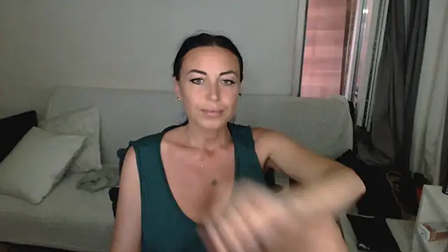 CloveLove's Live XXX Chat