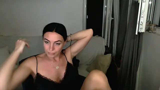 CloveLove's Live XXX Chat