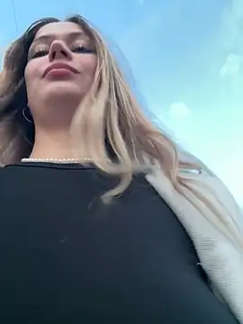 blonde_exe's Webcam Show