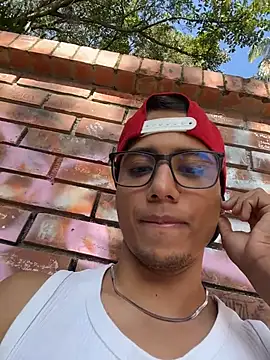 Gael_Velaryx Show in webcam