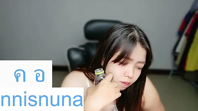 nunanunanuna Show in webcam