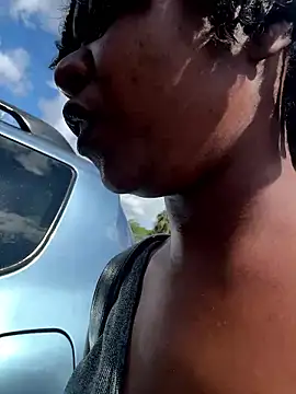 Ebony_Queeen: διαδικτυακό σόου στην κάμερα