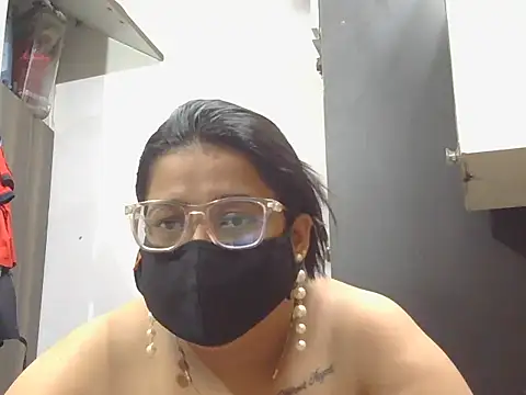 Fuckpussylickass' Live XXX Chat