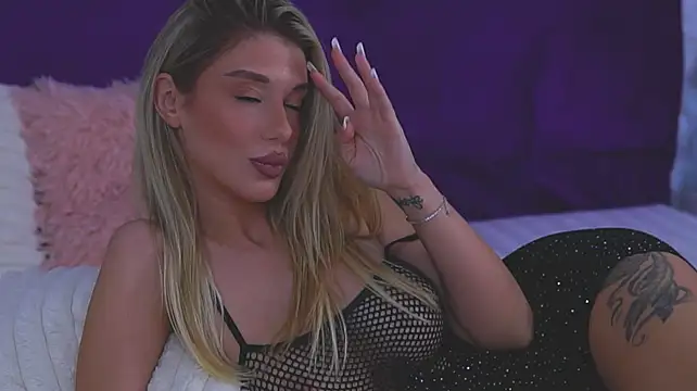 צ'אט XXX בשידור חי של EllinaNuria