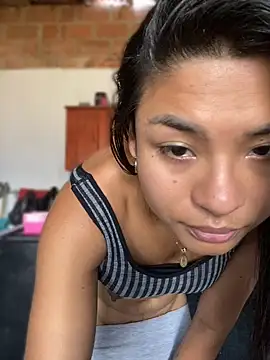 Pertunjukan Kamera Web Romie_rous