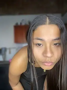 Romie_rous Show in webcam