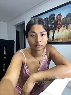 Romie_rous Show in webcam