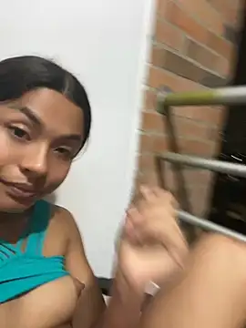Romie_rous Pertunjukan Webcam