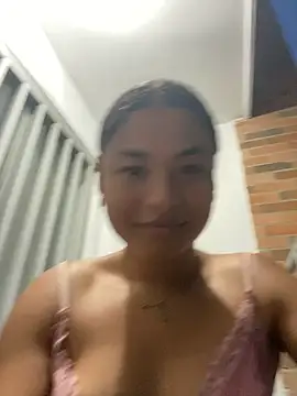 Romie_rous Show in webcam