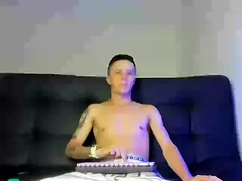 Pokazy przed kamerką – estebanr_777