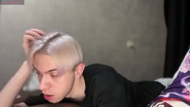 Show modela skibatryanka na web-kameri