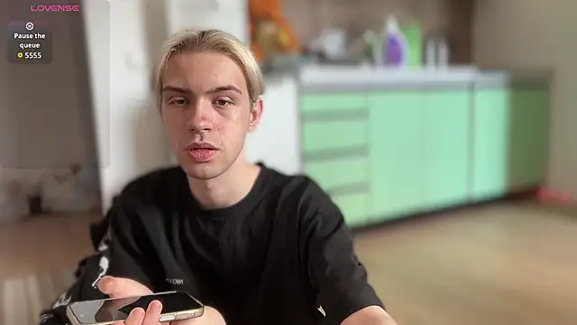 Show modela skibatryanka na web-kameri